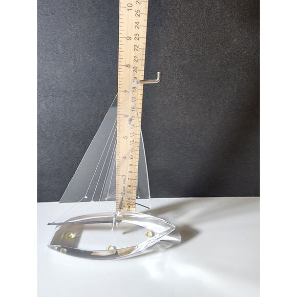 Lucite - Picture 8 of 9